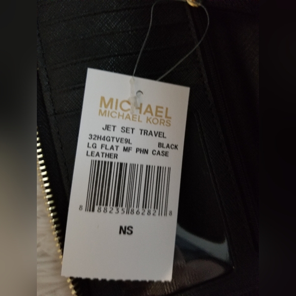 Michael Kors Large Leather Phone Case - Picture 4 of 5